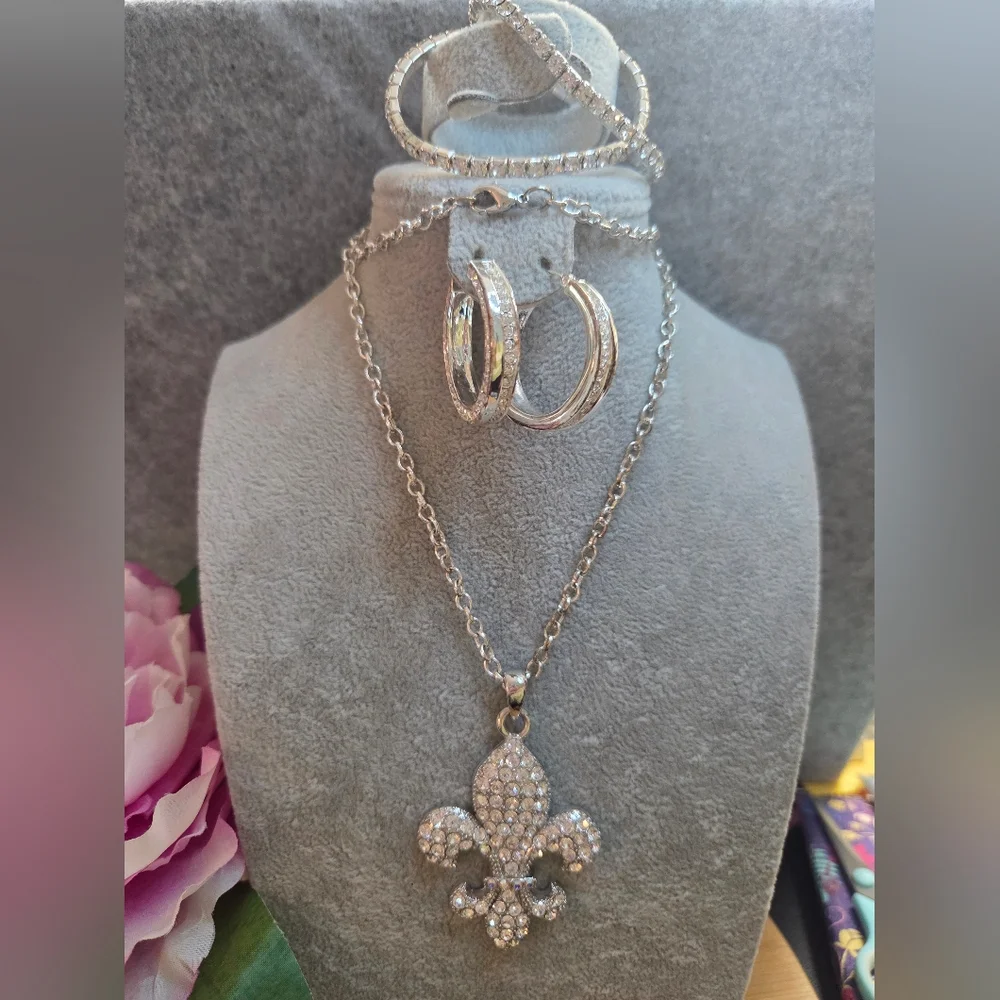 Silver Fleur-de-Lis Jewelry Set - Picture 1 of 9